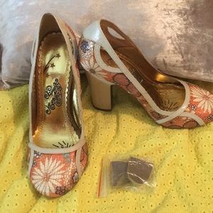 NAUGHTY MONKEY 🐒 PUMPS SZ 6.5 M